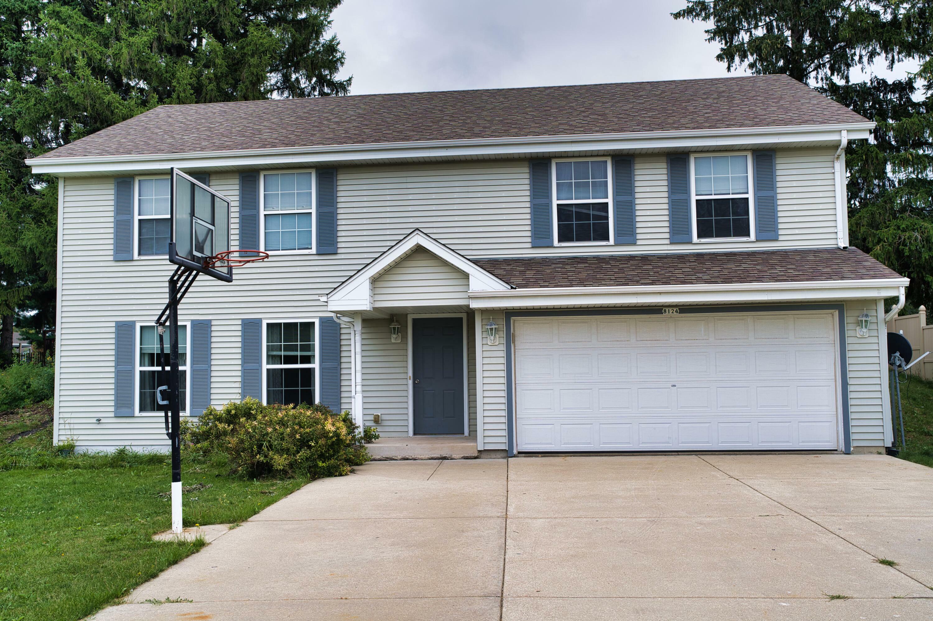 8124 S Wynona Dr  Oak Creek WI 53154 photo