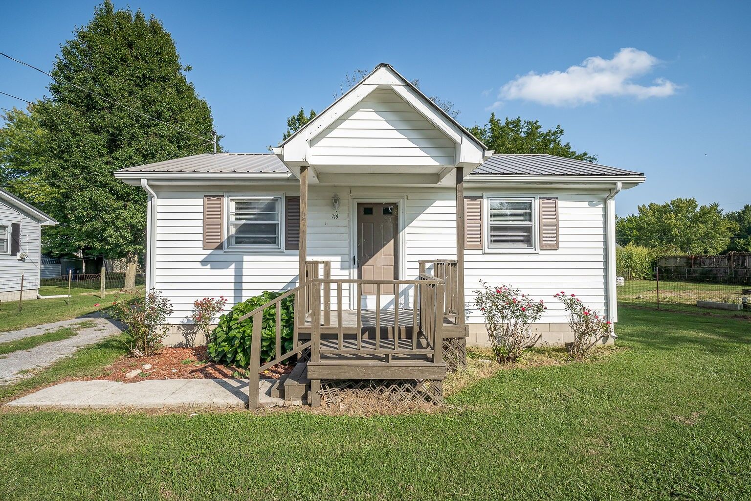 Property Photo: 718 Fisher Ave TN 37166