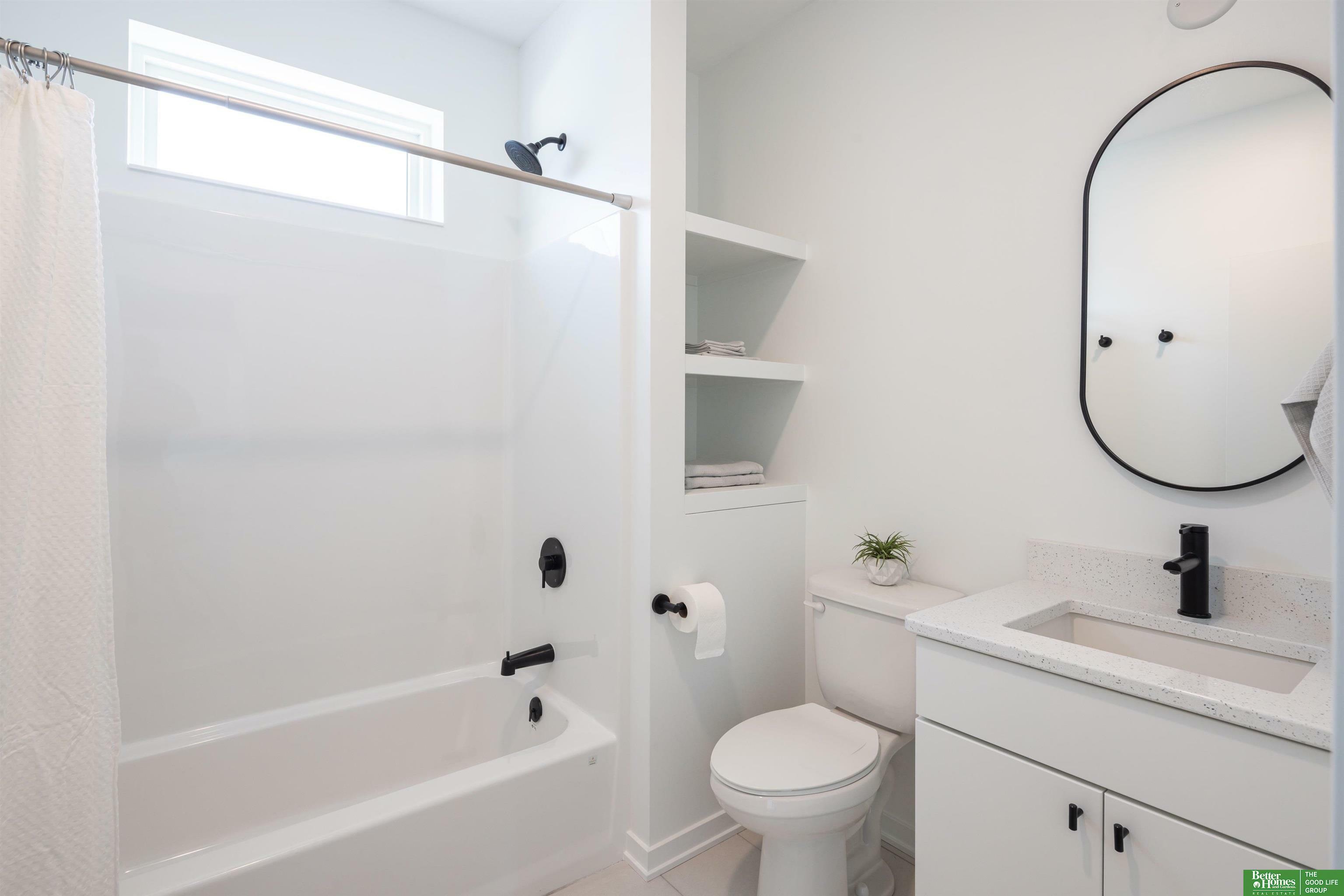 Property Photo: 5303 Elmwood Plaza NE 68106