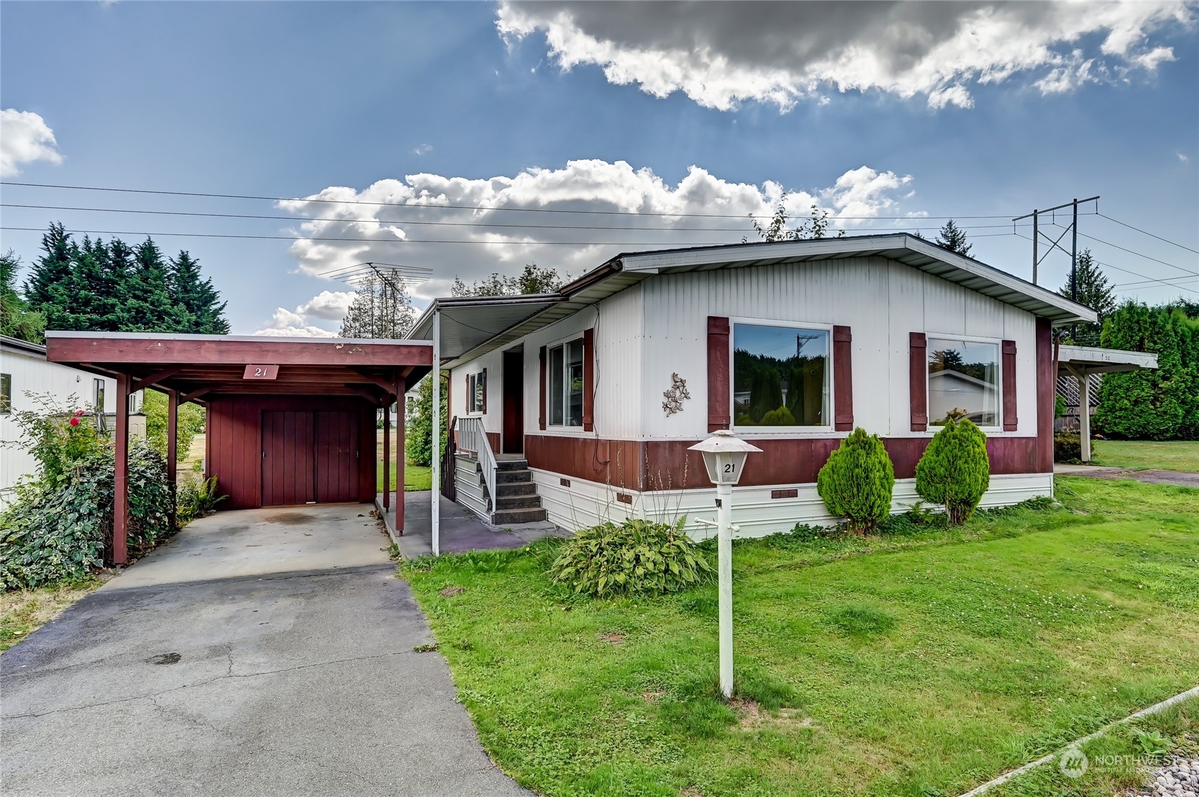 Property Photo:  21429 44th Avenue W 21  WA 98043 