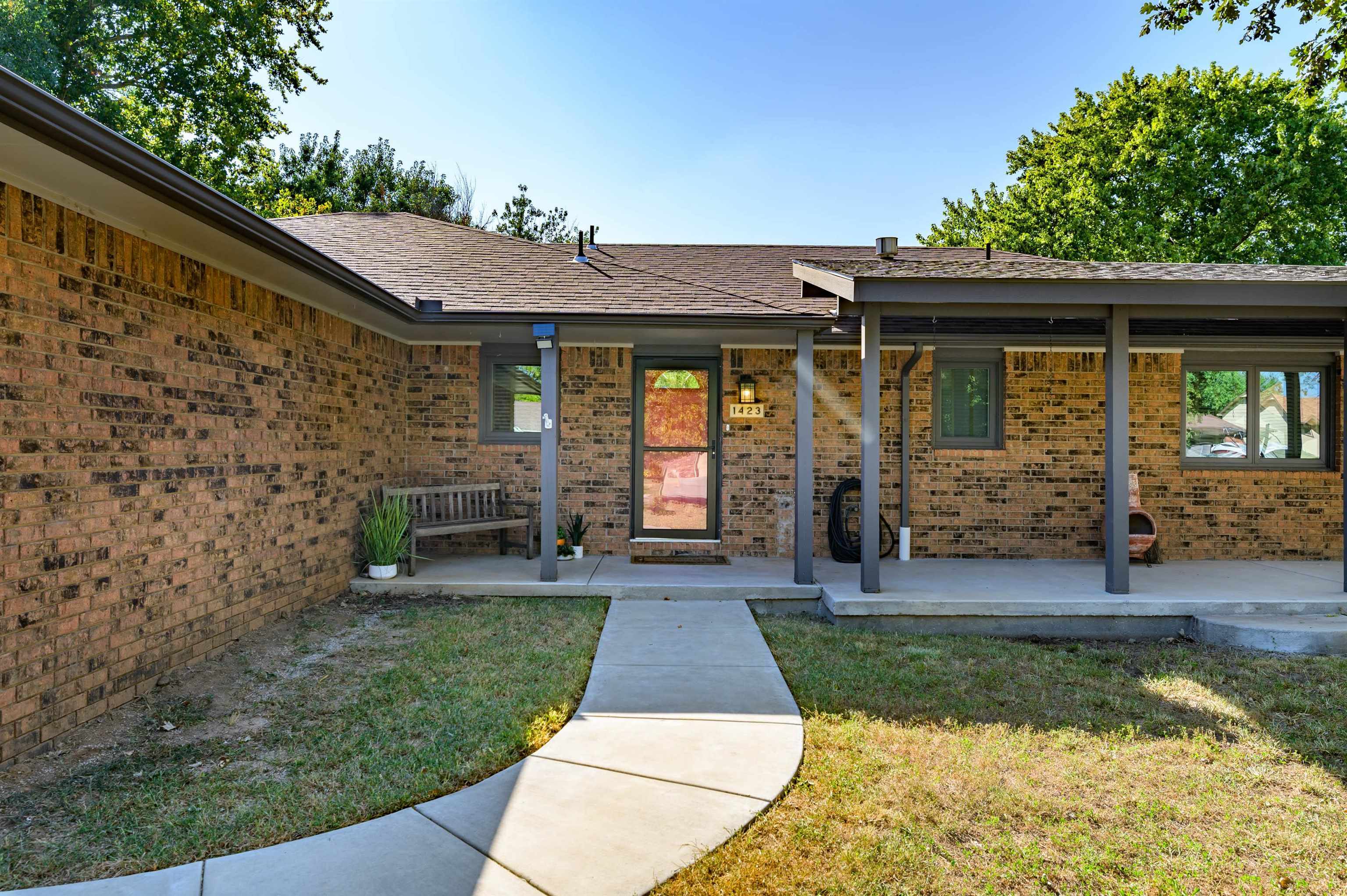 Property Photo:  1423 N Lark Ln  KS 67212 