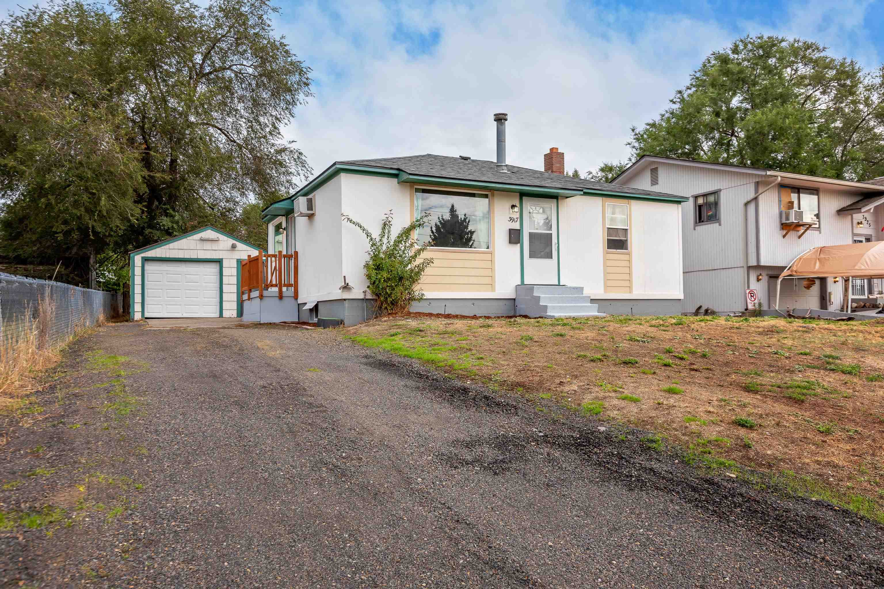 Property Photo:  3917 E Euclid Ave  WA 99217 