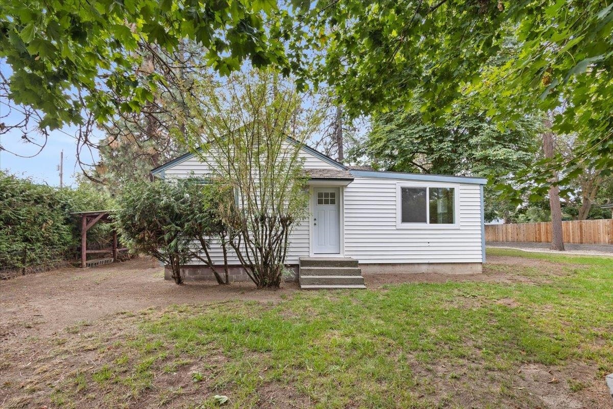 Property Photo:  1305 W Decatur Ave  WA 99205 