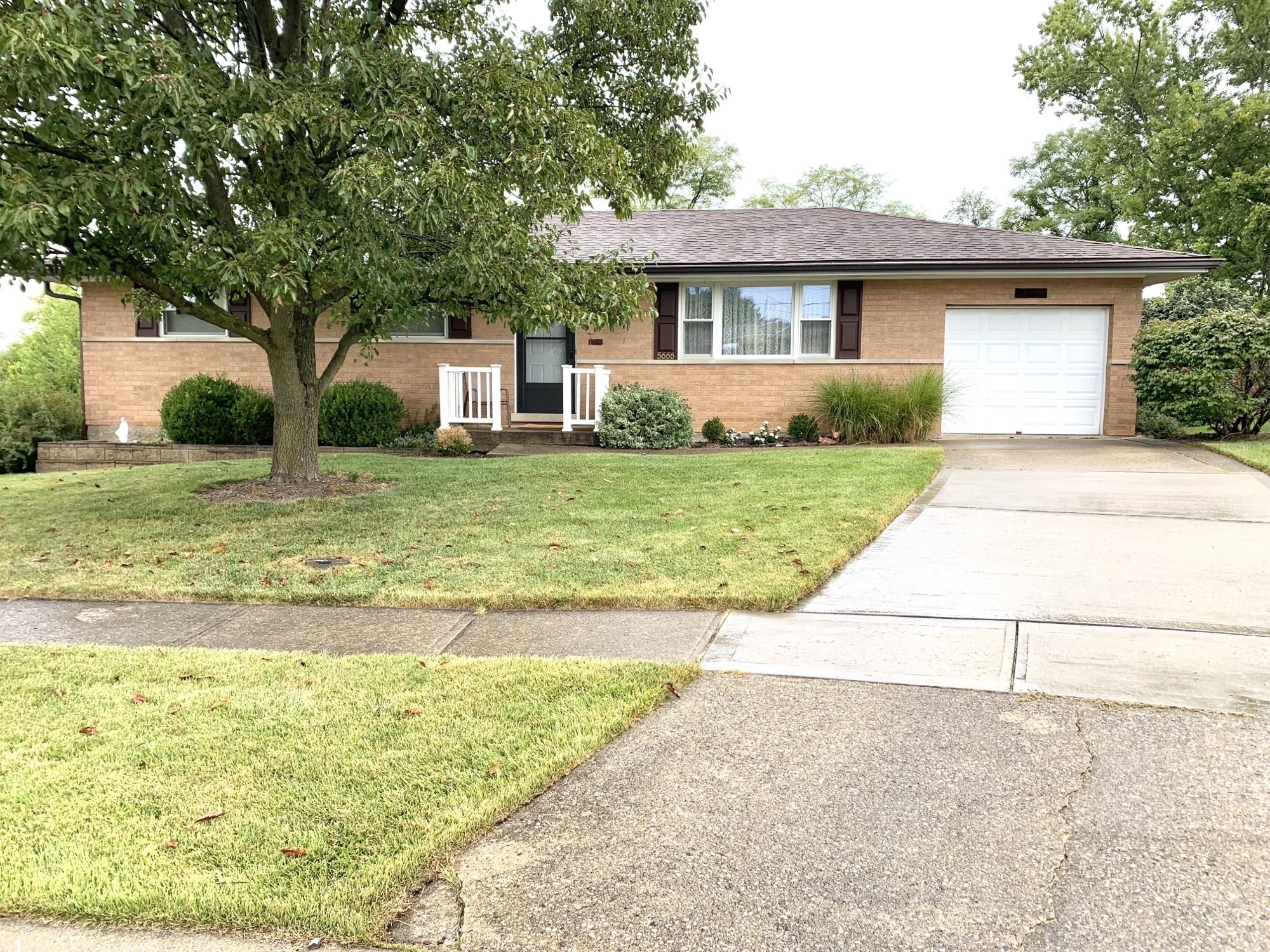 Property Photo: 5666 Hollowview Court OH 45233