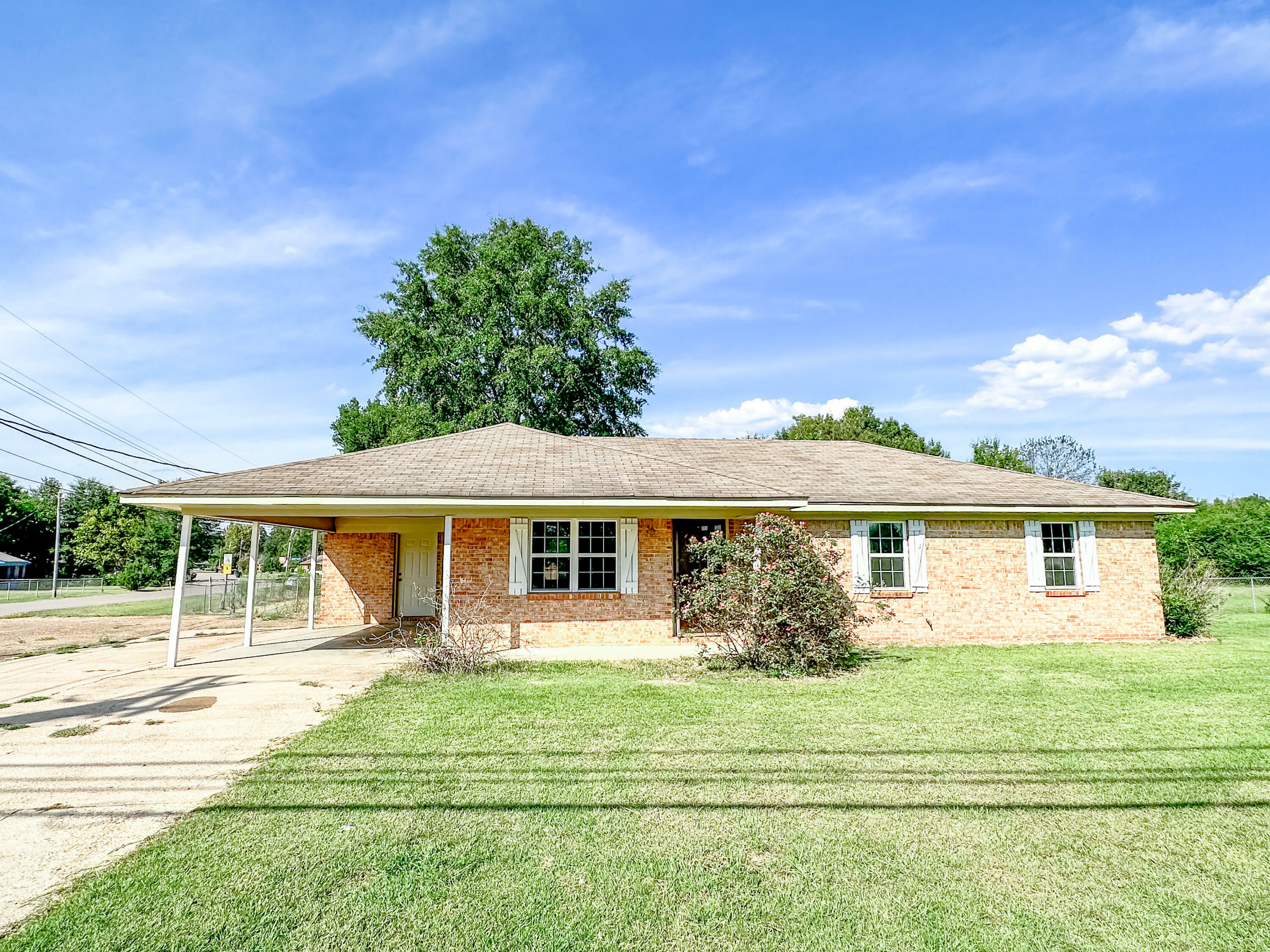 Property Photo:  1209 Tabernacle Rd  MS 39702 