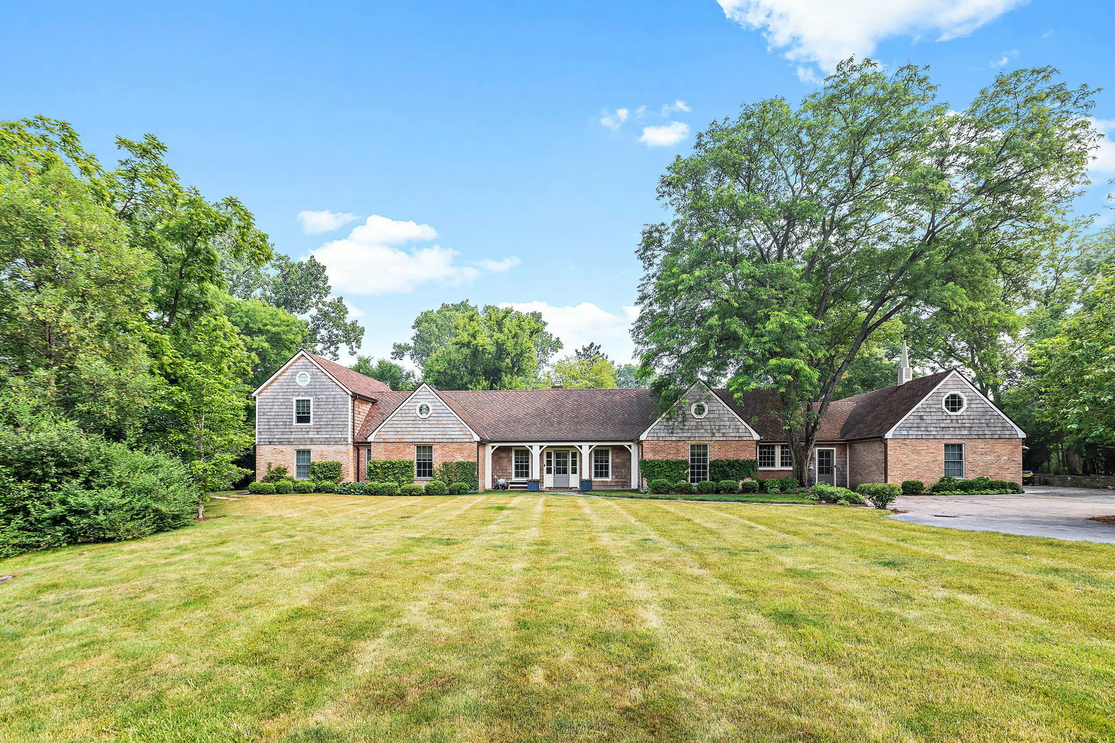 Property Photo:  180 Old Farm Road  IL 60093 