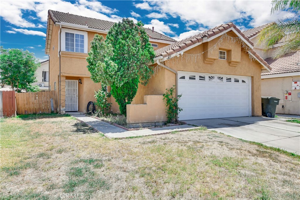 Property Photo:  285 Momento Avenue  CA 92571 