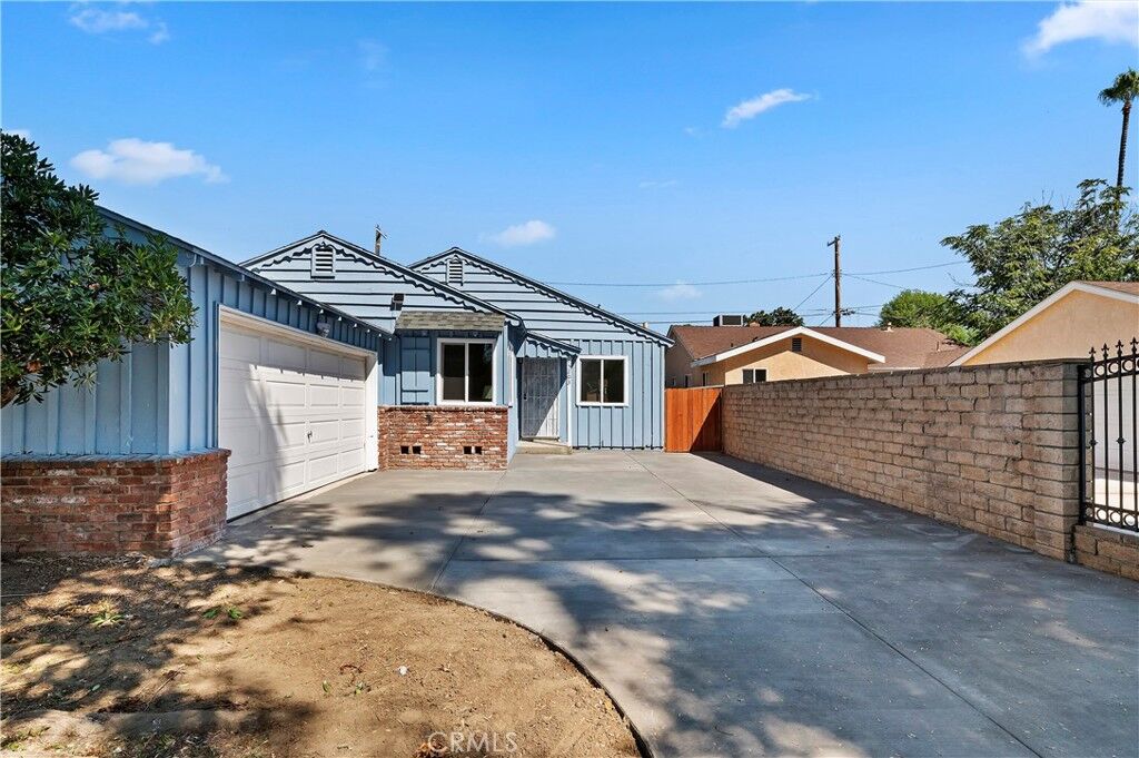 Property Photo: 15203 Leadwell Street CA 91405