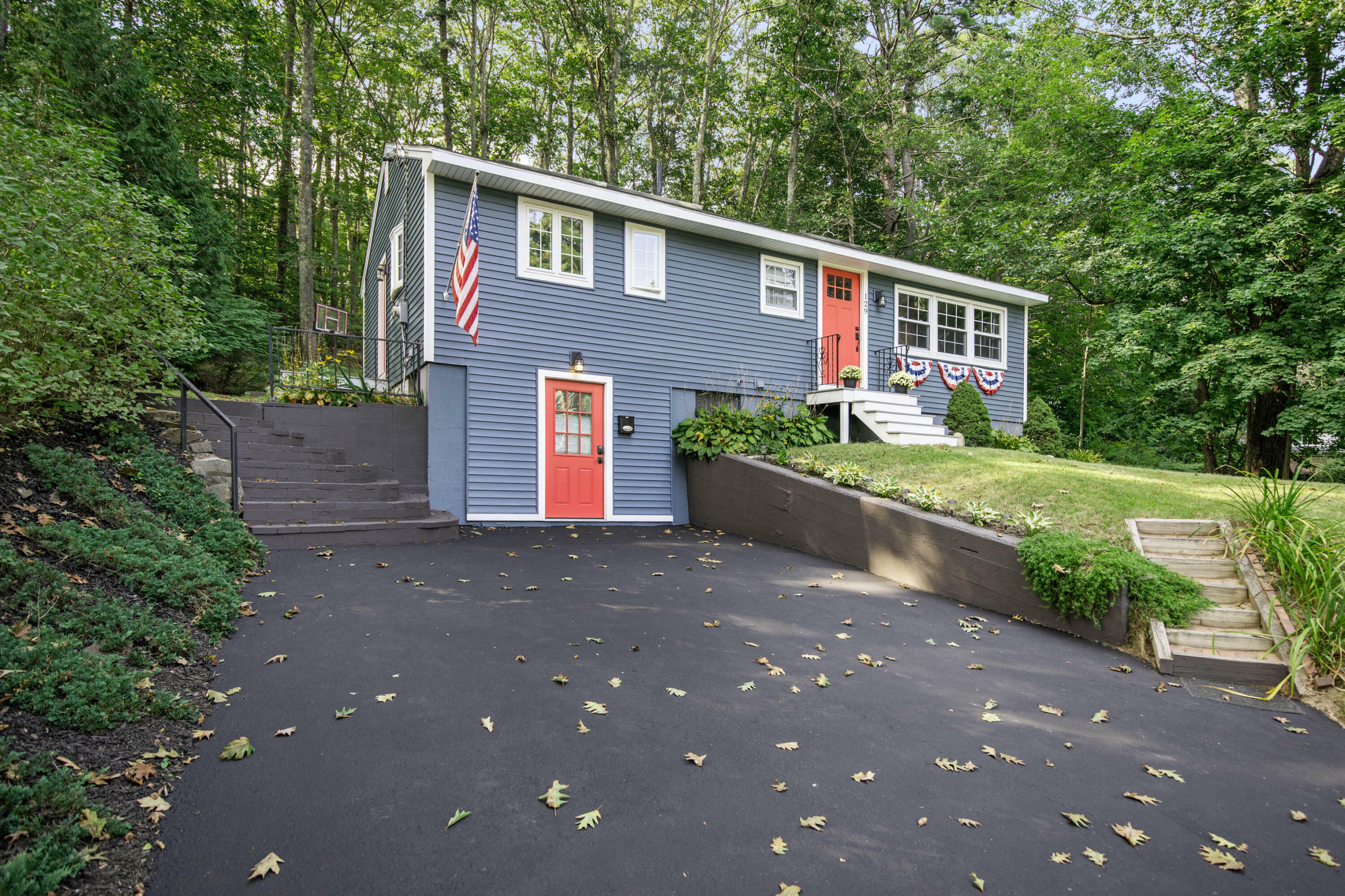 Property Photo:  129 Narragansett Street  ME 04038 