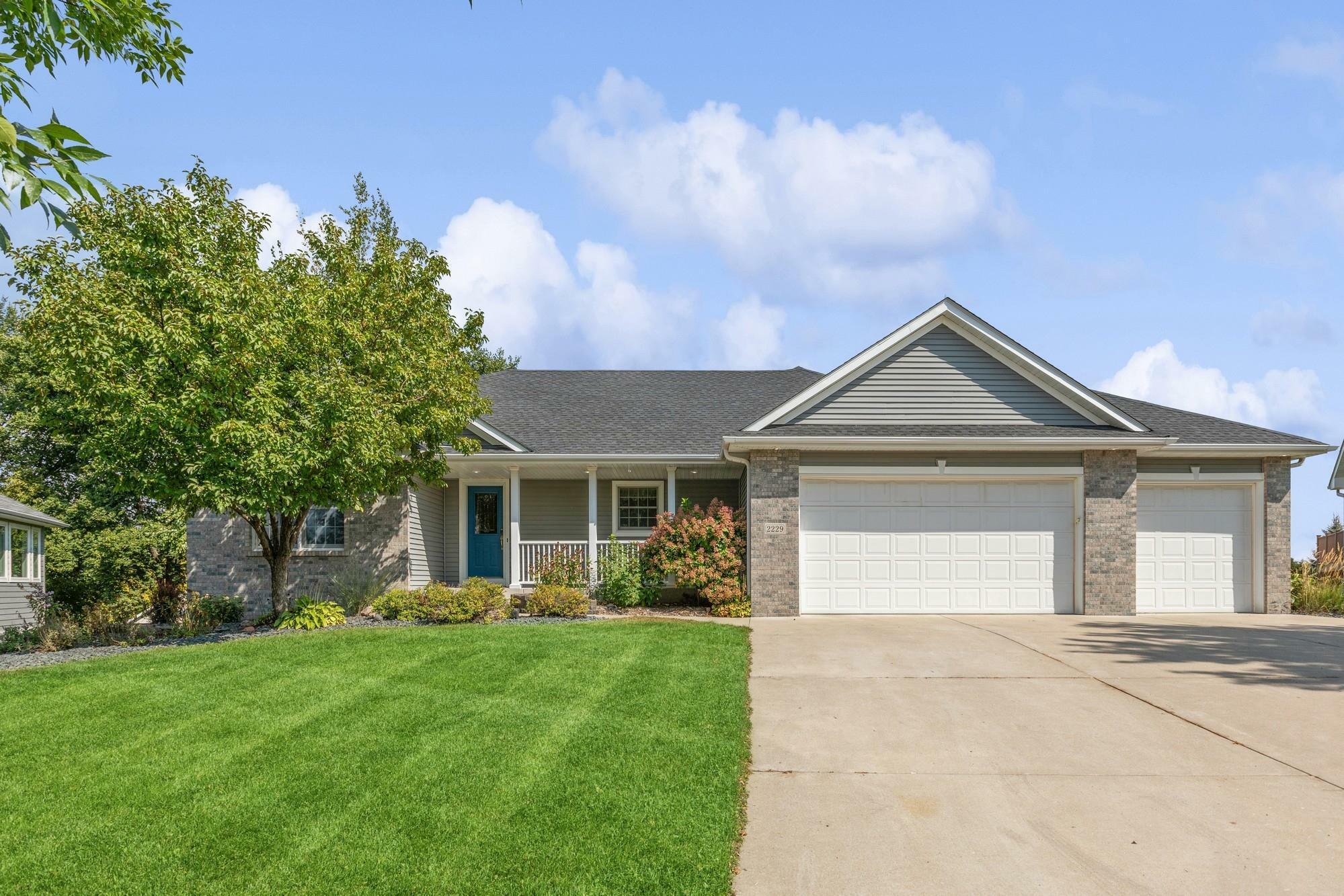 Property Photo:  2229 Greenfield Drive E  MN 55057 