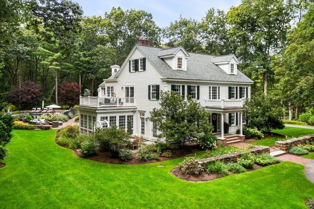 Property Photo:  7 West Hollow  MA 01810 