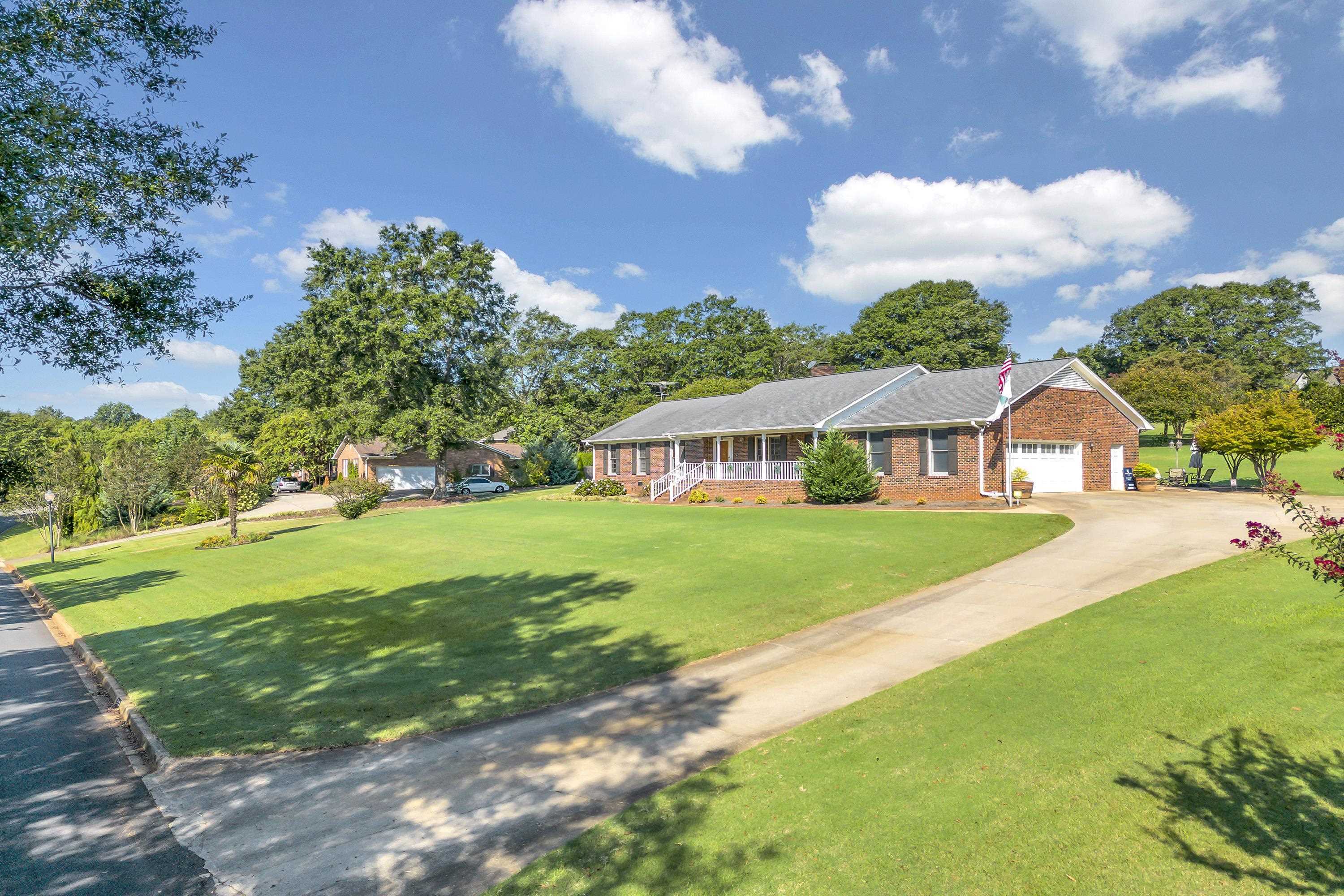 Property Photo:  113 Twin Lakes Drive  SC 29369 