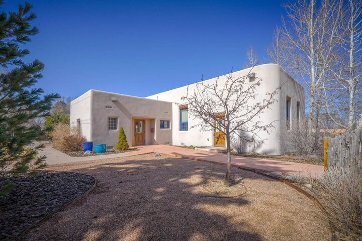 Property Photo:  522 Paseo Del Pueblo Norte  NM 87571 