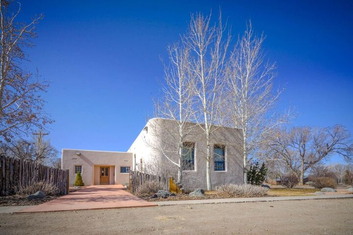 Property Photo:  522 Paseo Del Pueblo Norte  NM 87571 