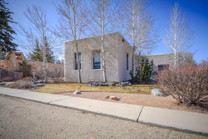 Property Photo: 522 Paseo Del Pueblo Norte NM 87571