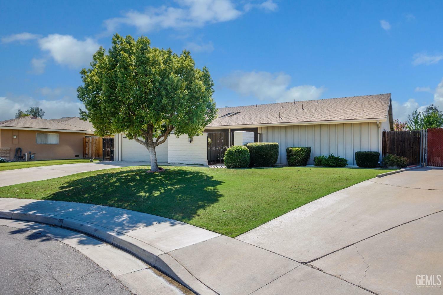 Property Photo:  109 Holmby Court  CA 93309 
