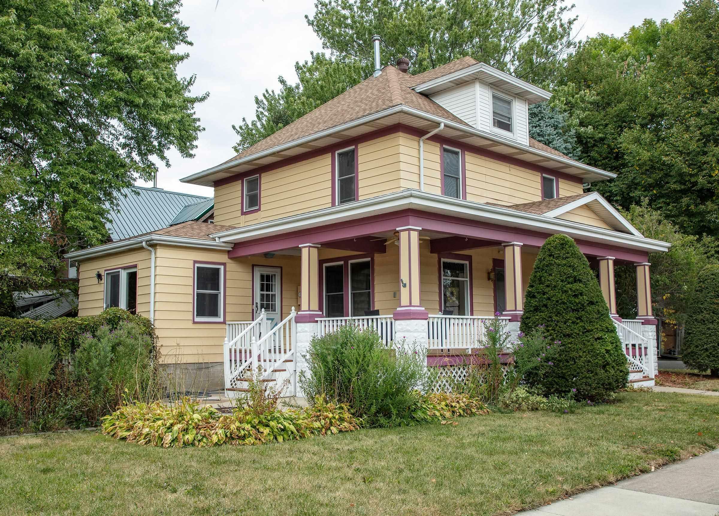 Property Photo: 421 3rd St NW IA 50677