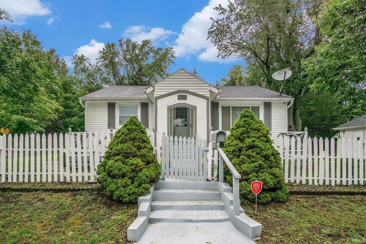 1702 Huey Street  South Bend IN 46628-3206 photo