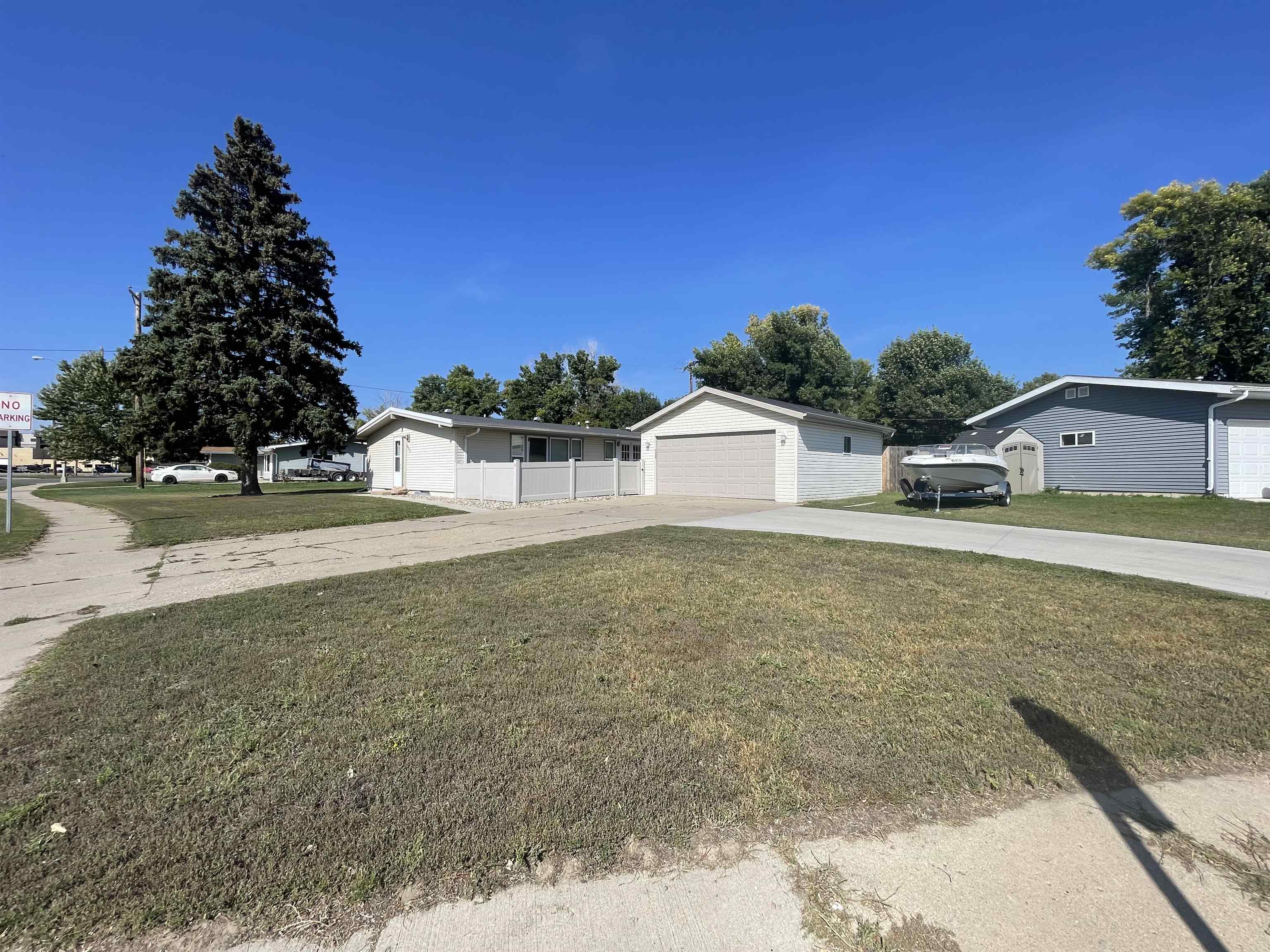 Property Photo: 415 16th St SW ND 58701-8011