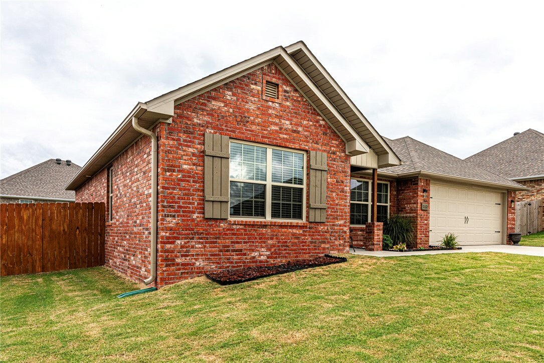 Property Photo: 2112 Carlisle Street AR 72734