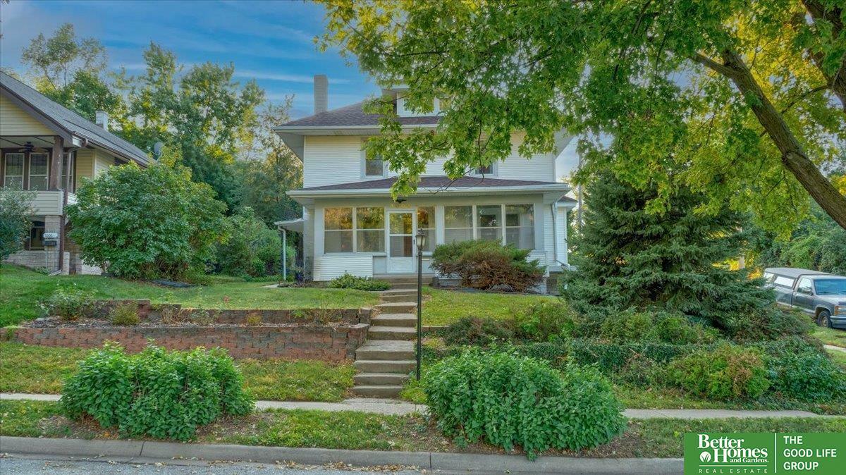 Property Photo: 1002 S 40th Street NE 68105