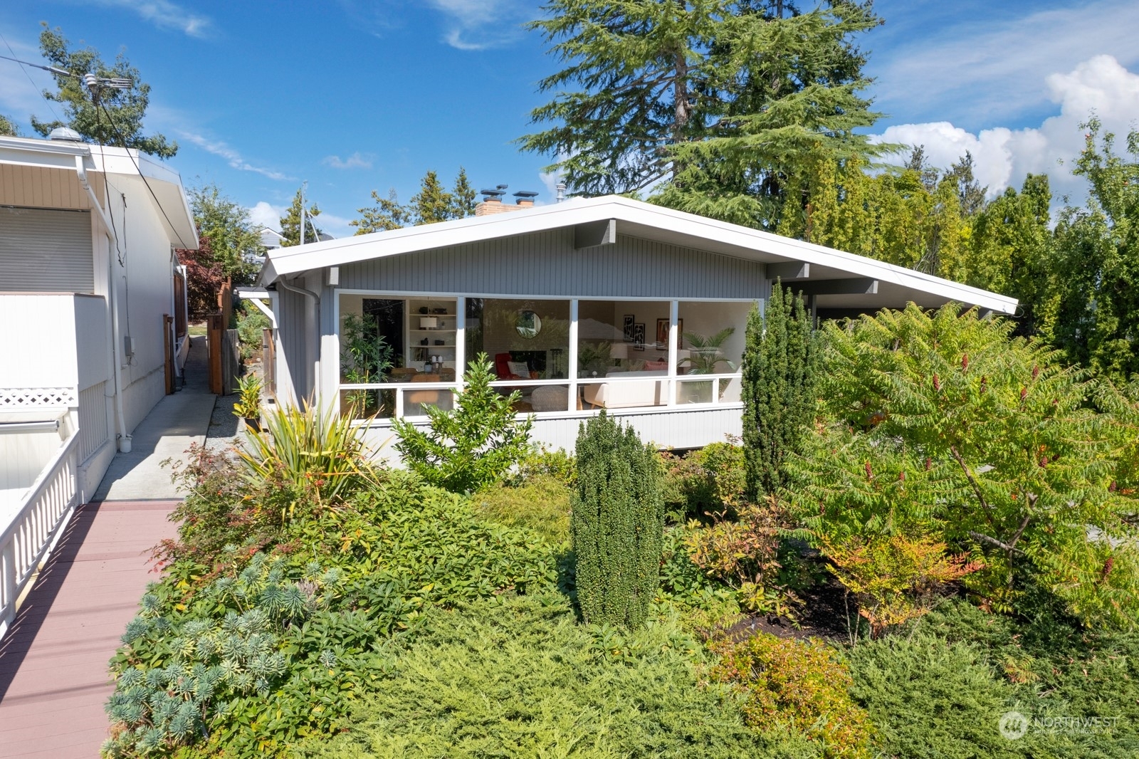 Property Photo:  5418 S Lucile Street  WA 98118 