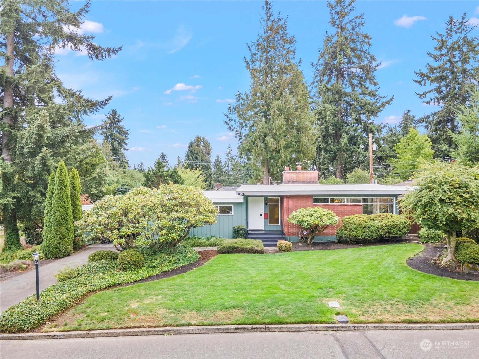 Property Photo:  901 Daniels Drive  WA 98466 