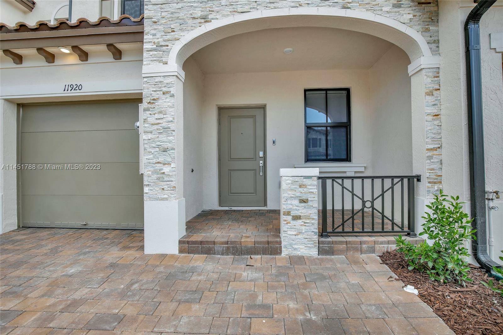 Property Photo: 11920 SW 247th Ter FL 33032