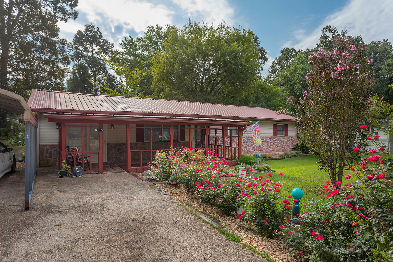 Property Photo: 2045 SE Pickens Street TN 37323