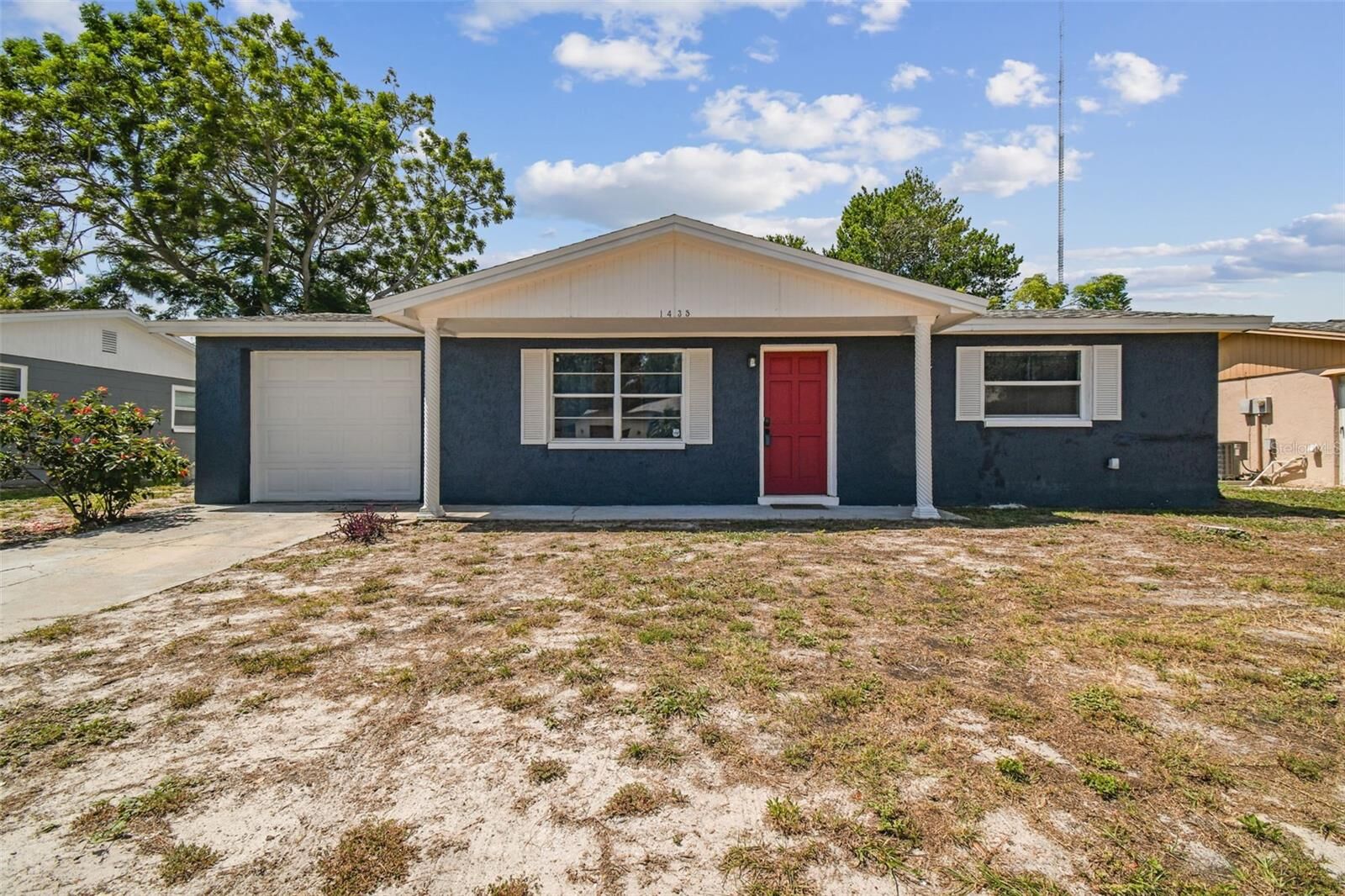 Property Photo: 1435 Whitehall Lane FL 34691