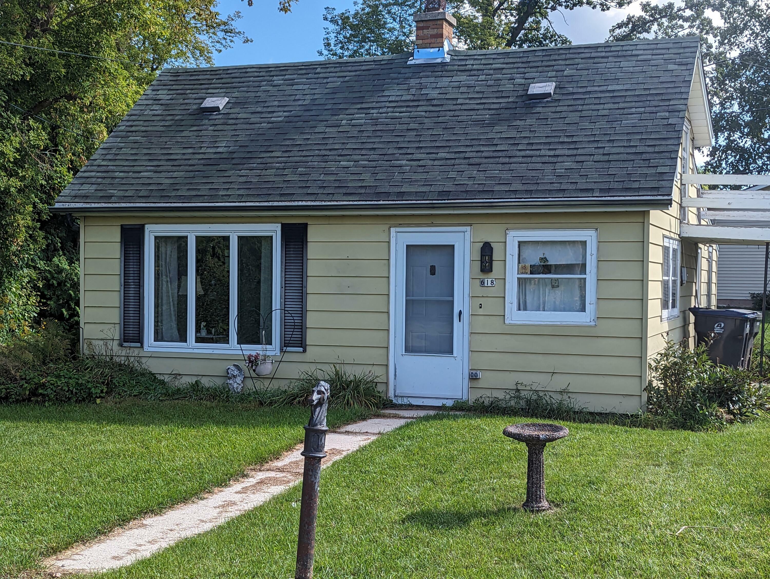 Property Photo: 618 Pinehurst Ct WI 53085