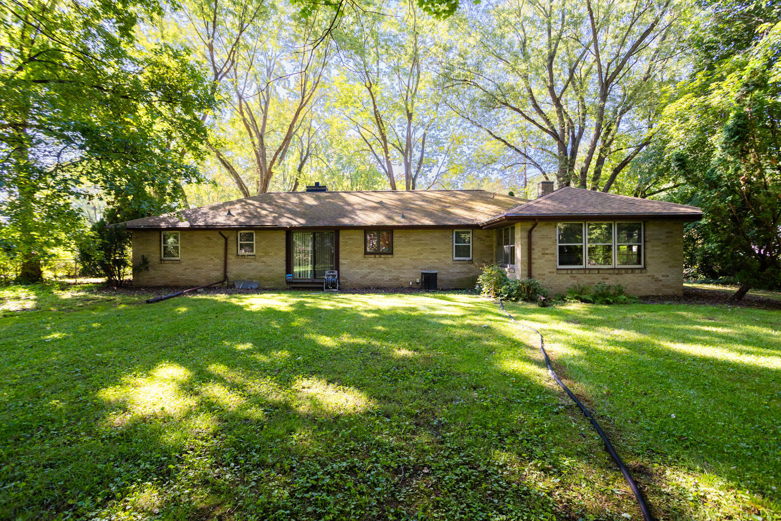 Property Photo:  416 Bradley Drive  MI 49201 