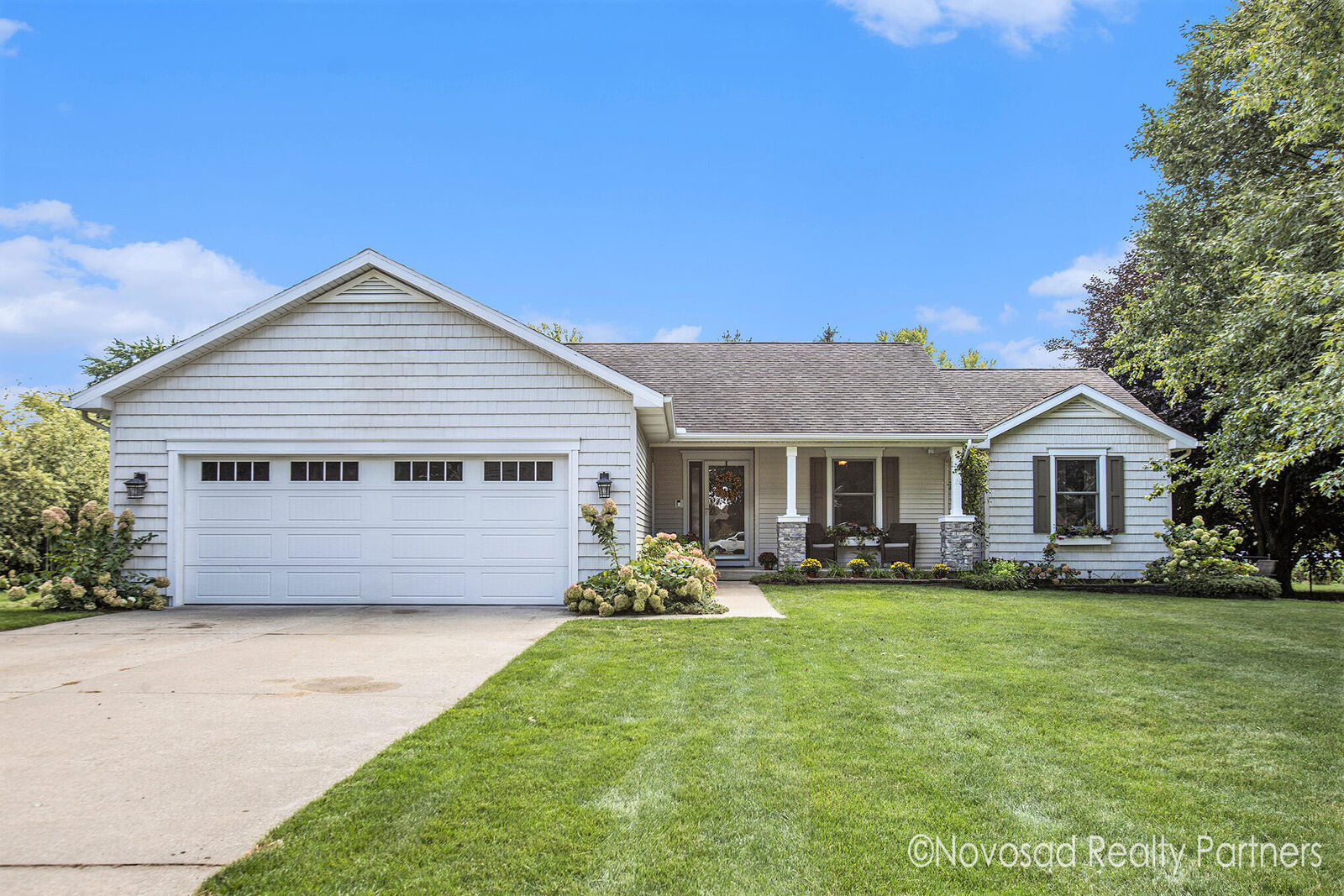 Photo de la propriété: 4150 Jeanola Street NW MI 49544