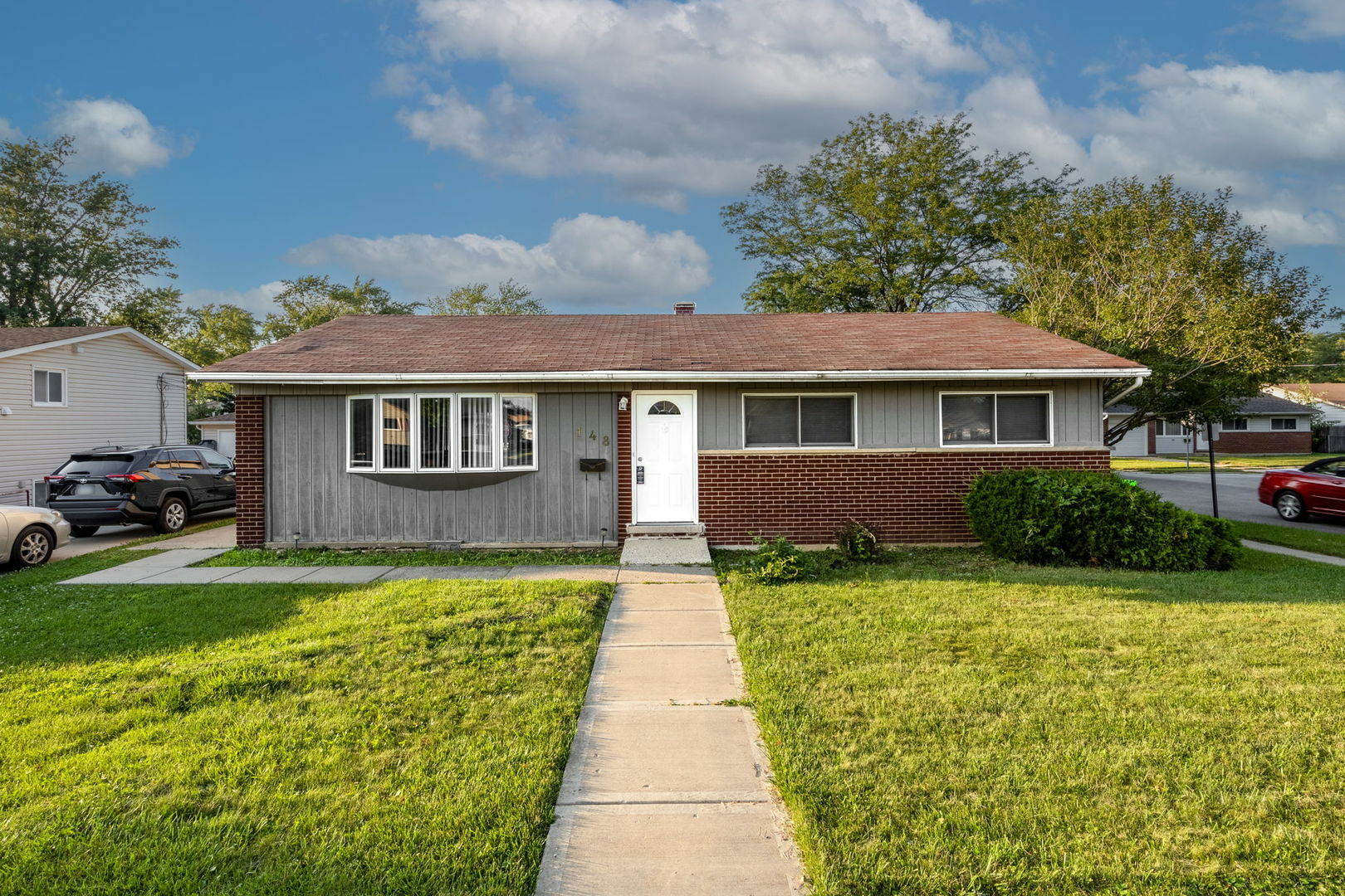 Property Photo: 148 E Lincoln Avenue IL 60139