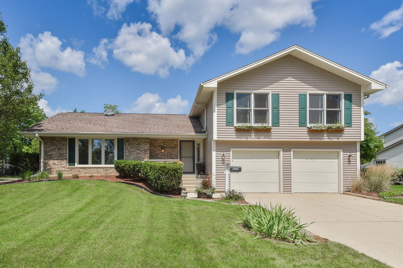 Property Photo:  22W054 Taylor Road  IL 60137 