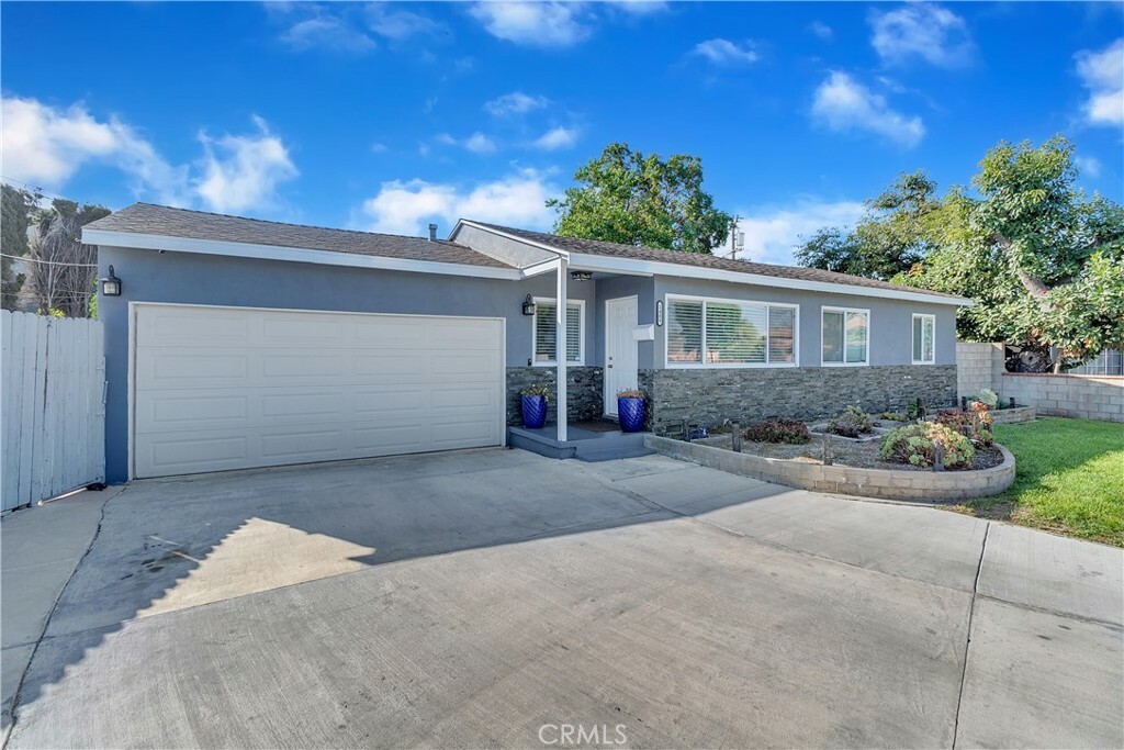 Property Photo:  1408 W Glen Drive  CA 92801 