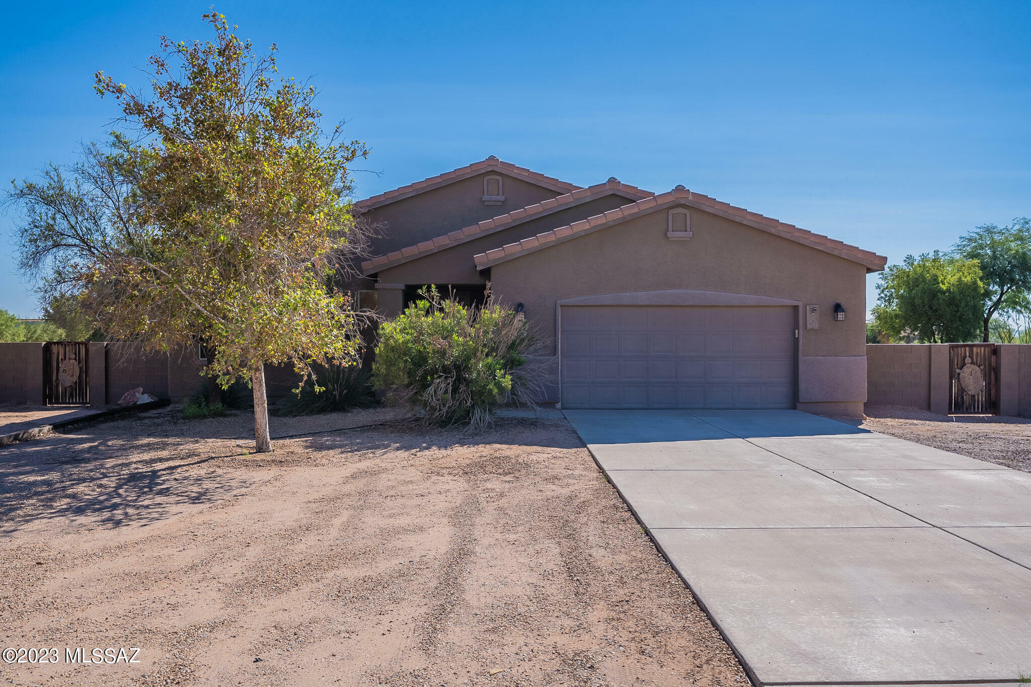 Property Photo: 10120 N Avra Vista Drive AZ 85653