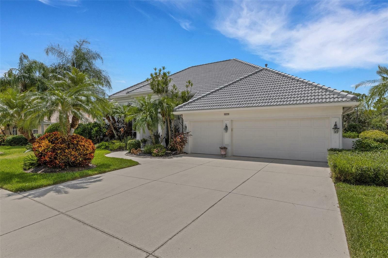 Property Photo:  8272 Deerbrook Circle  FL 34238 