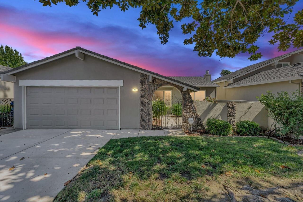 Property Photo: 33 Miranda Court CA 95822