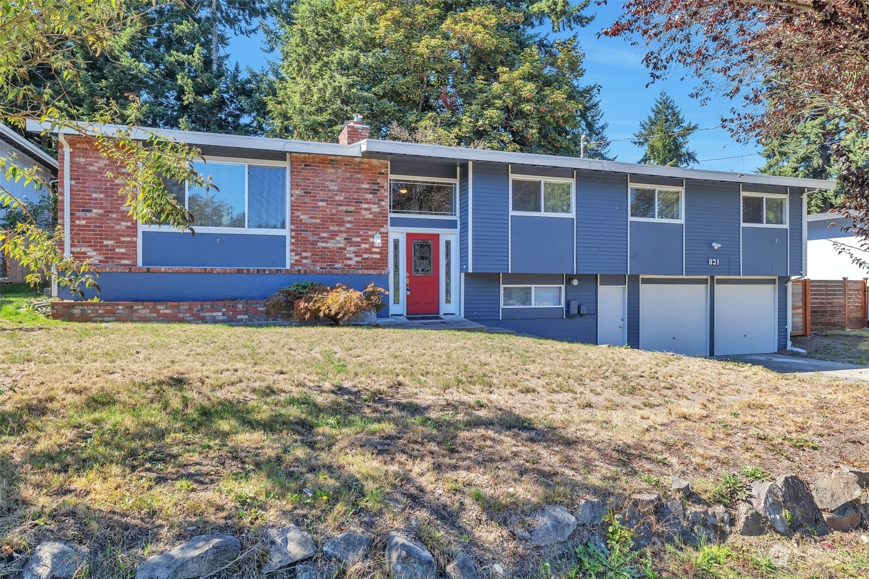 Property Photo:  831 Woodland Way  WA 98030 