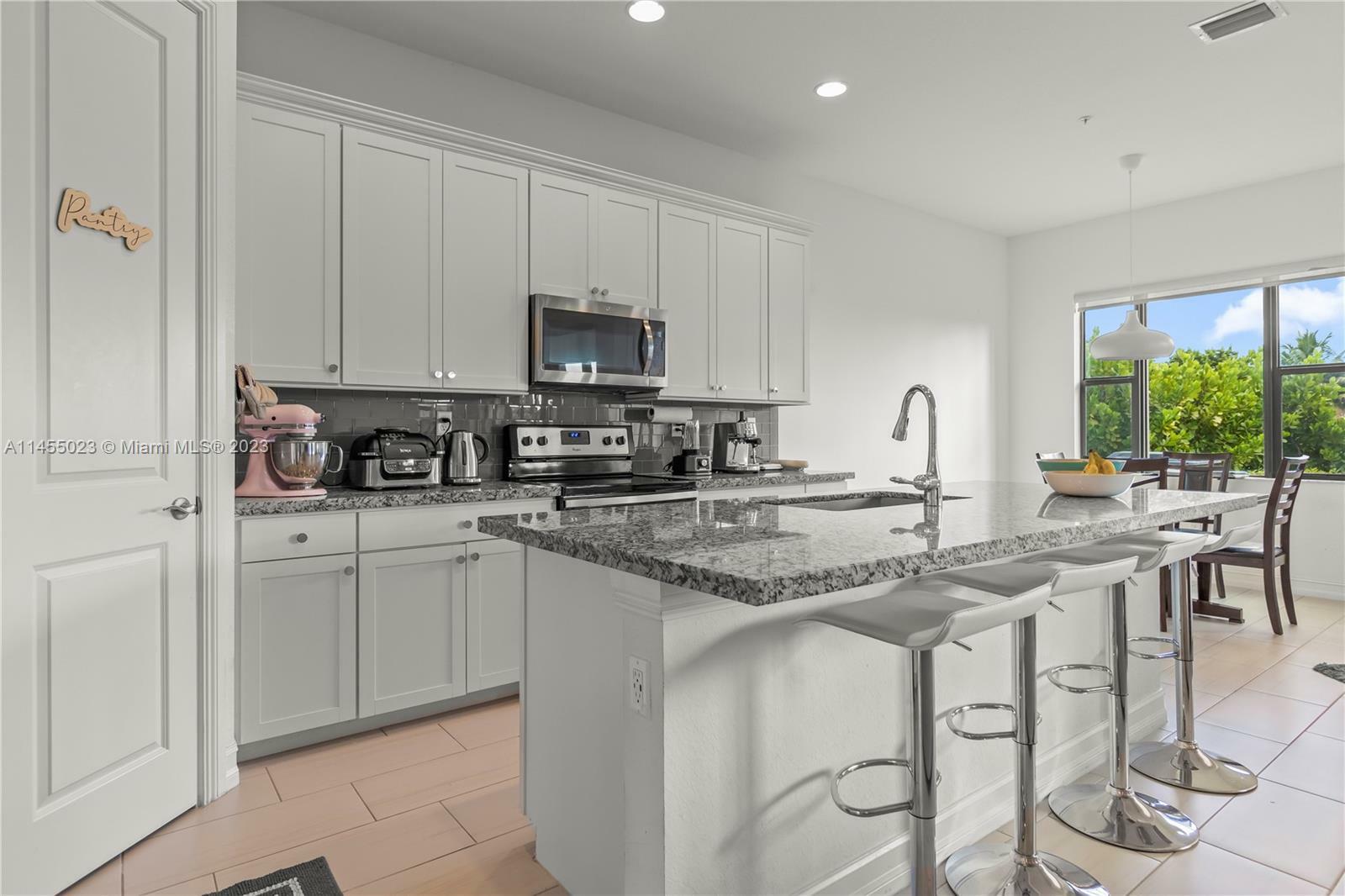 Property Photo: 11633 SW 13th Dr FL 33025
