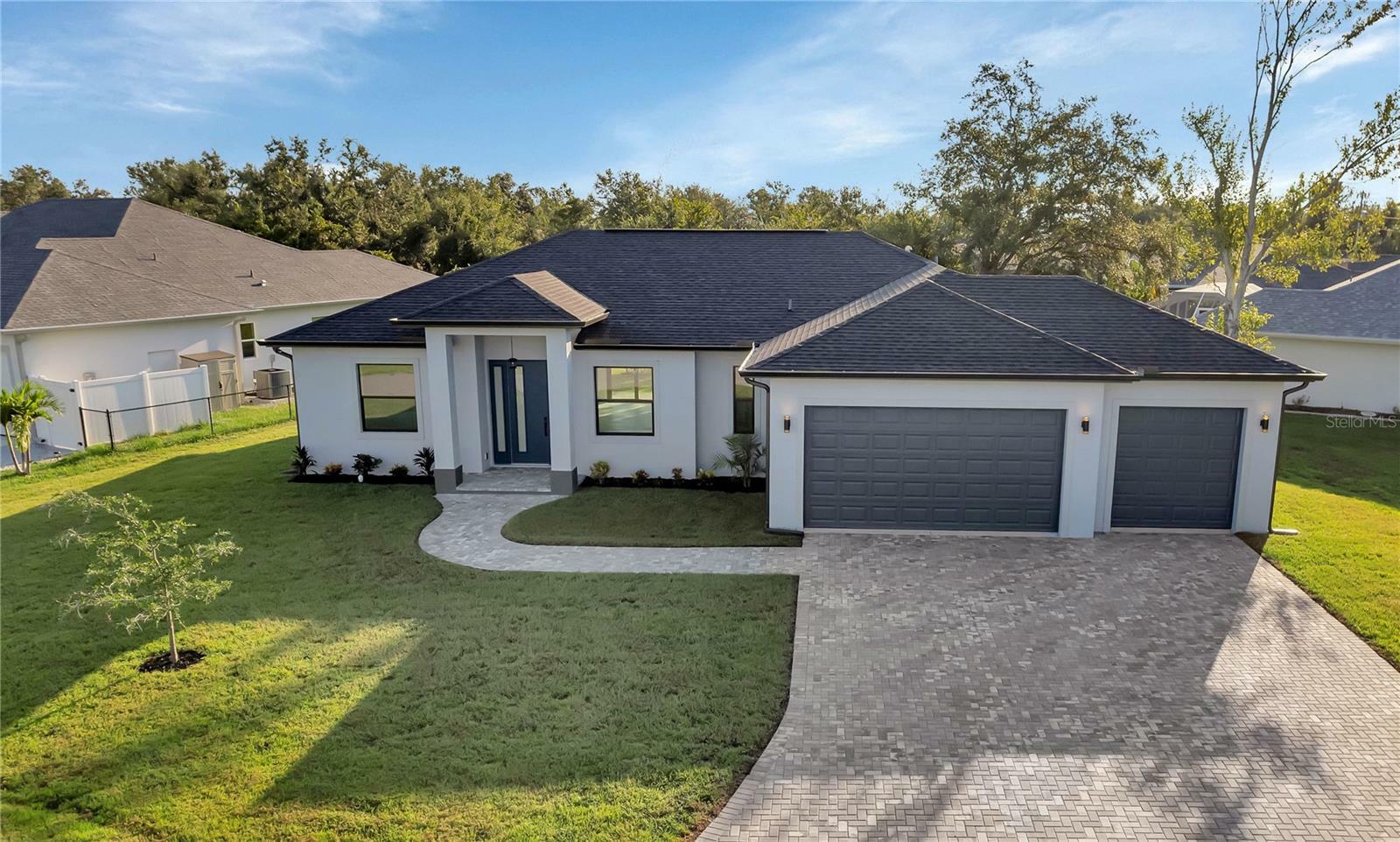 Property Photo: 400 Vitorio Street FL 33983