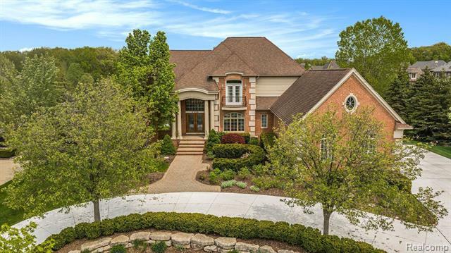 Property Photo: 2832 Croftshire Court MI 48306
