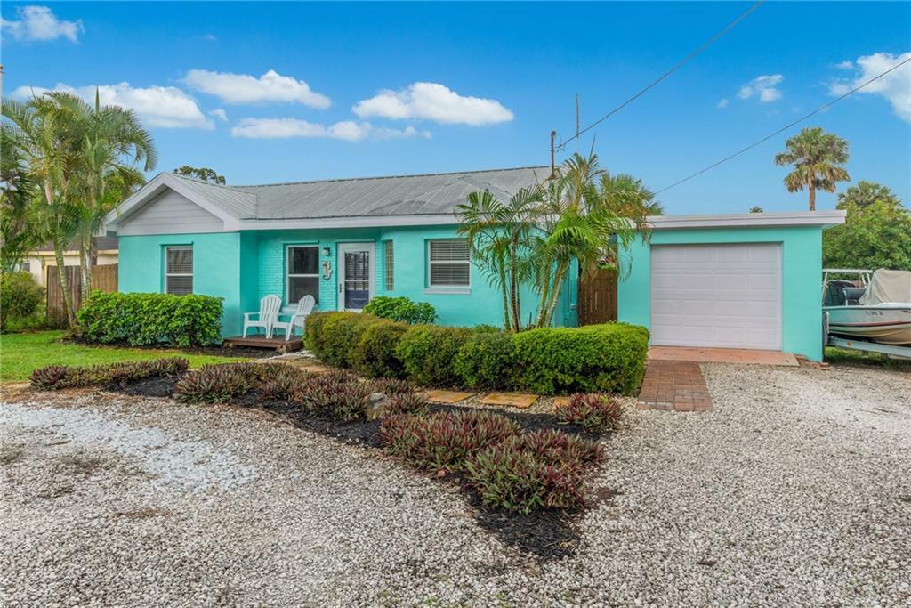 Property Photo:  812 SE 5th Street  FL 34994 