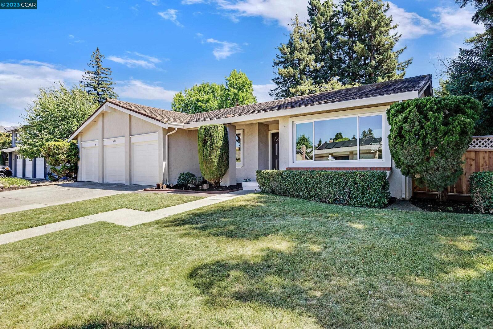 Property Photo: 421 Evergreen Ct CA 94526