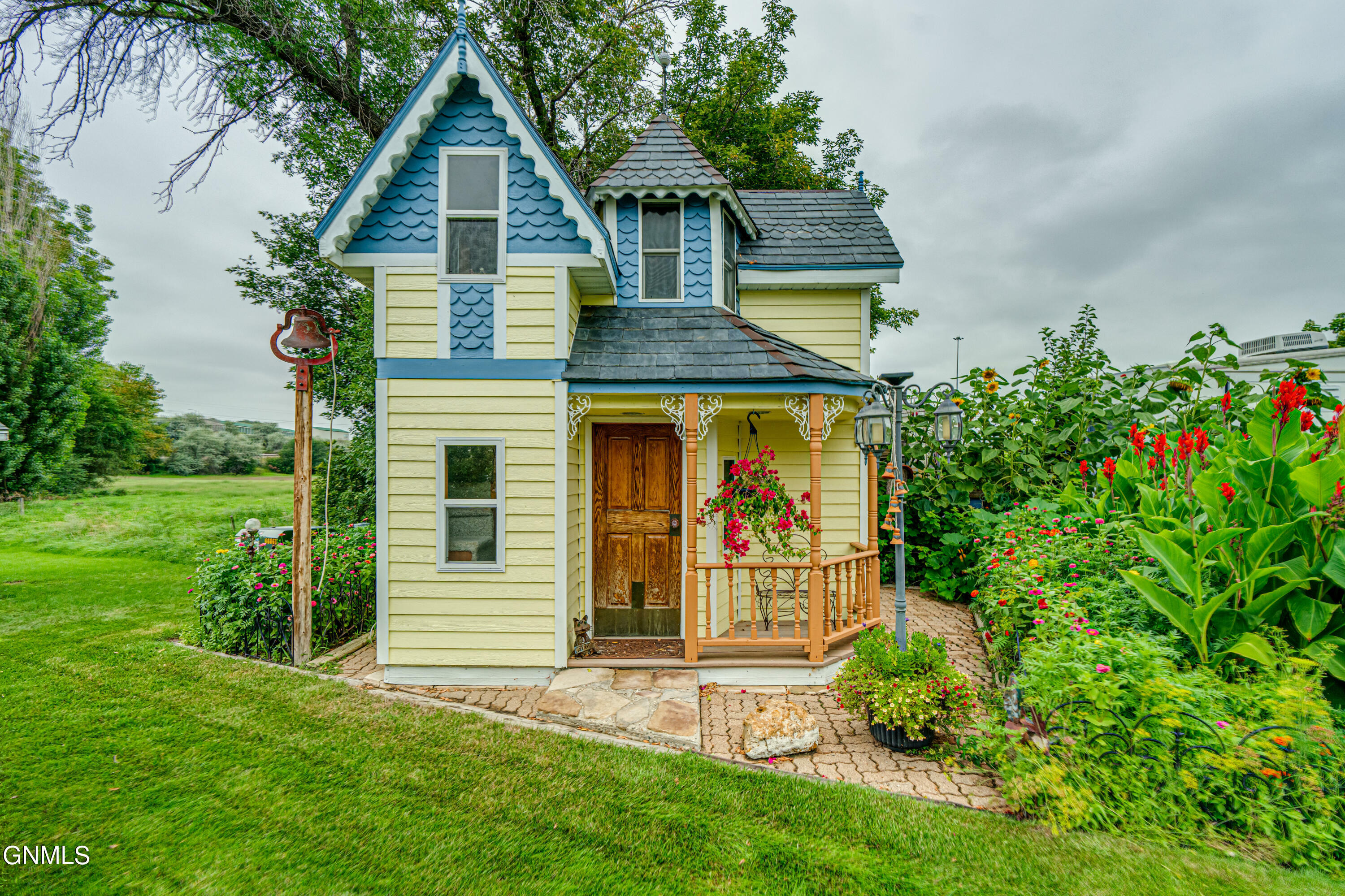 Property Photo: 1708 4th Street NE ND 58554