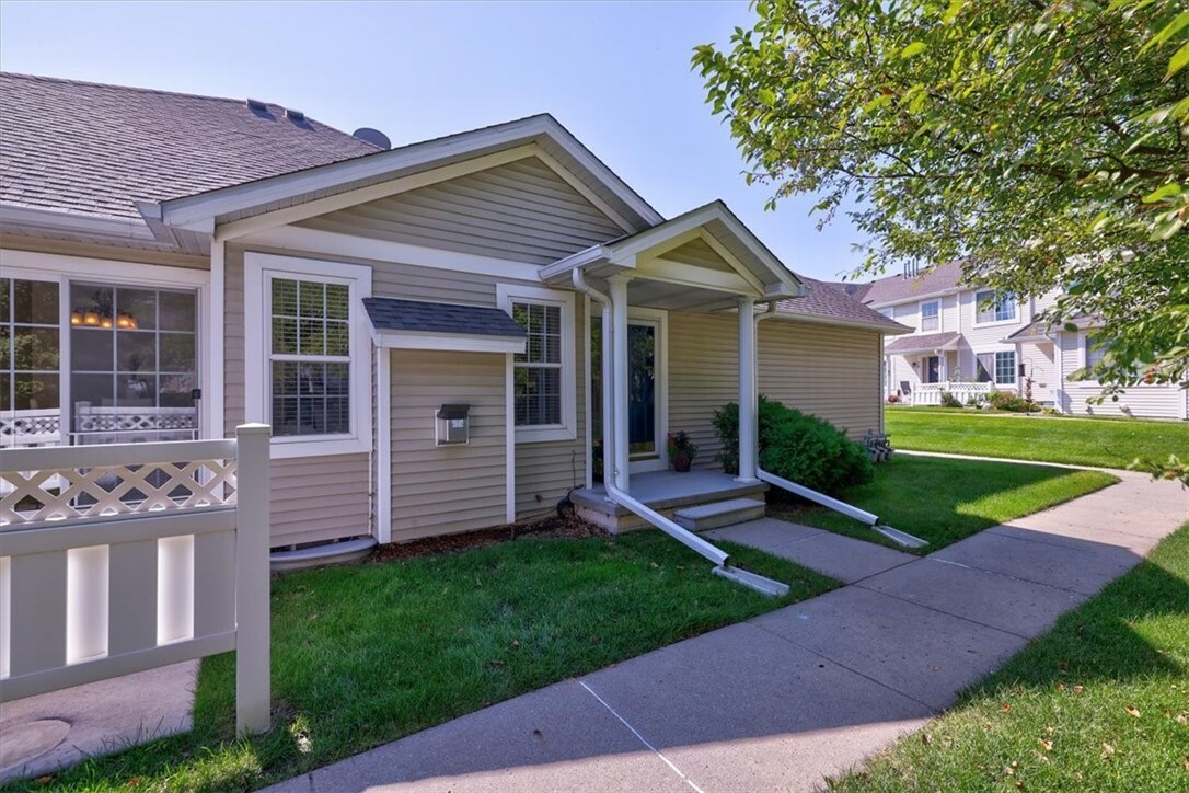 Property Photo:  9235 Greenspire Drive 7  IA 50266 