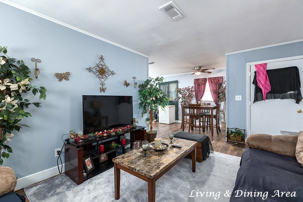 Property Photo:  718 Moore  TX 75904 