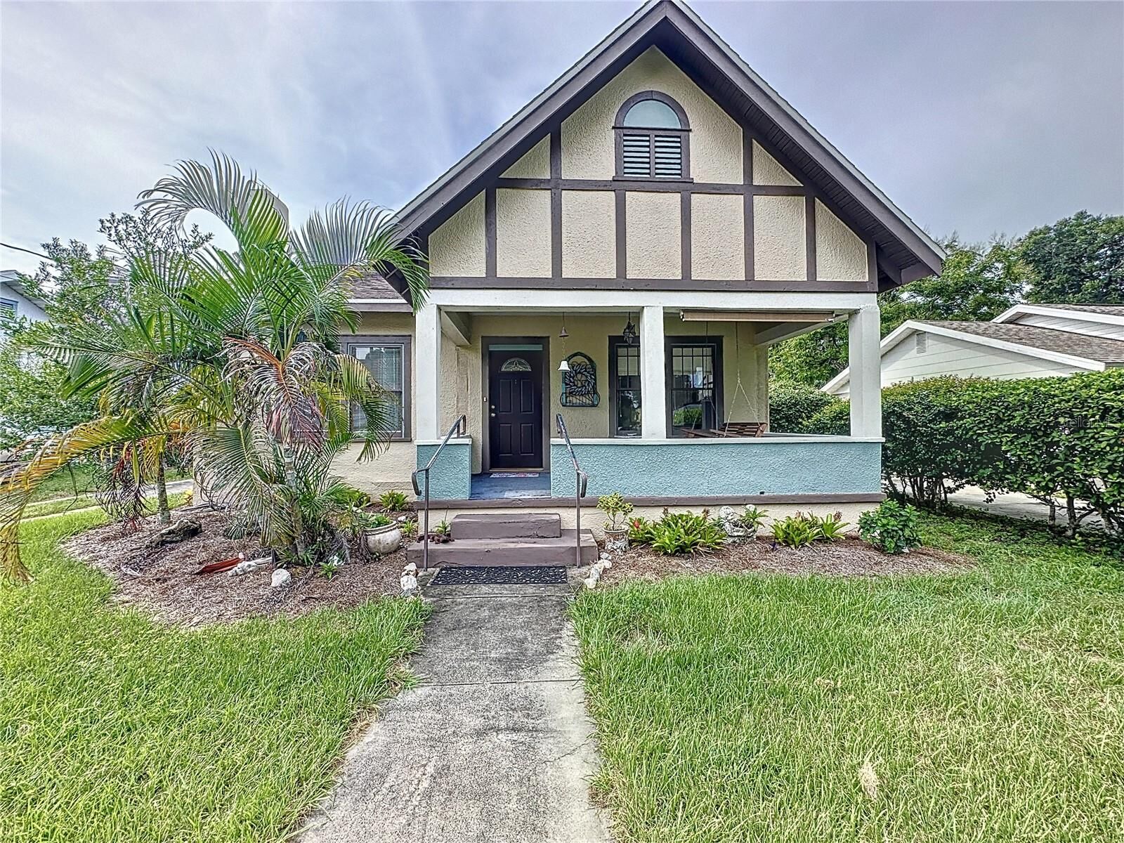 Property Photo:  824 Avenue Y NW  FL 33881 