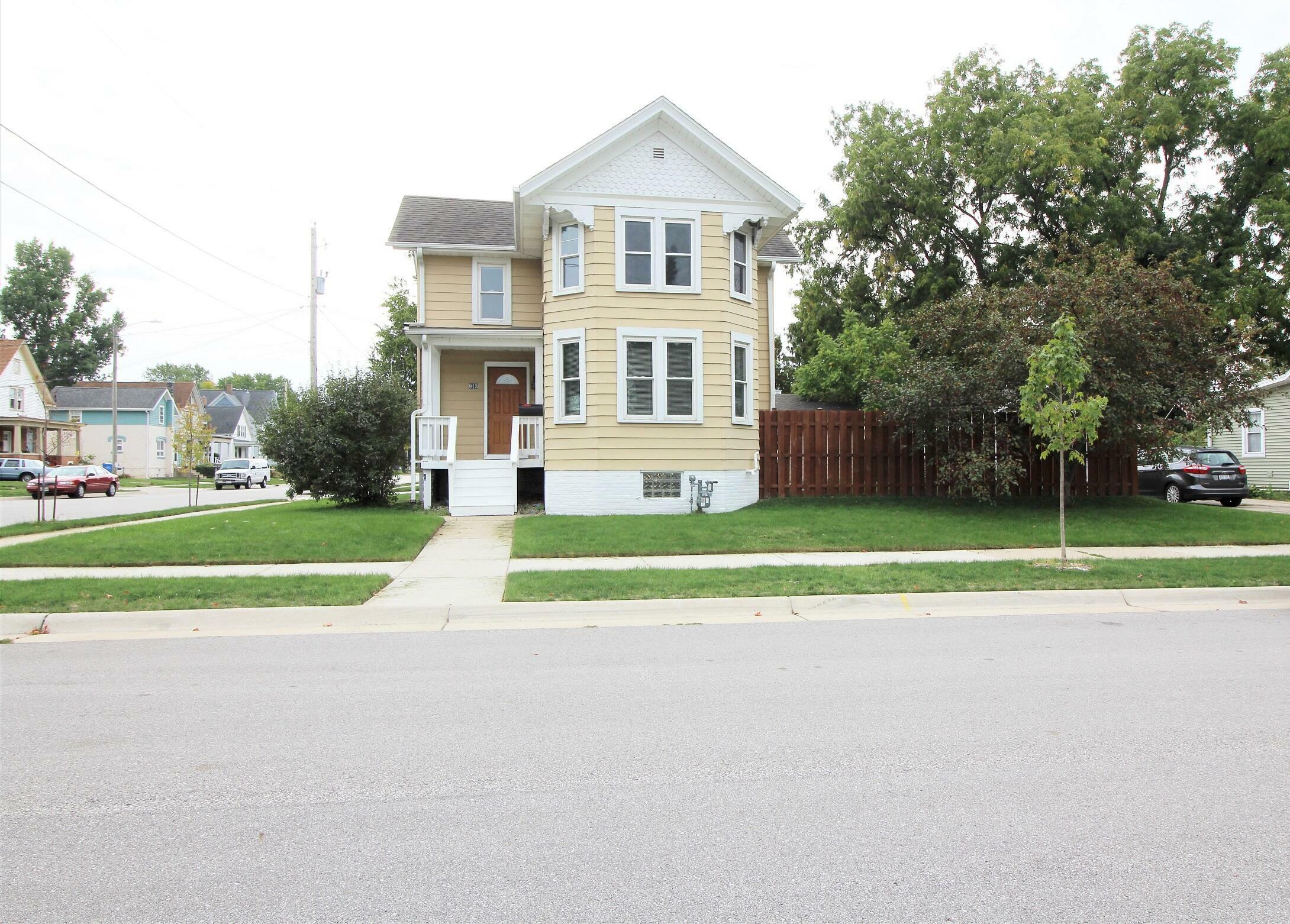 Property Photo:  913 Wisconsin St  WI 53094 